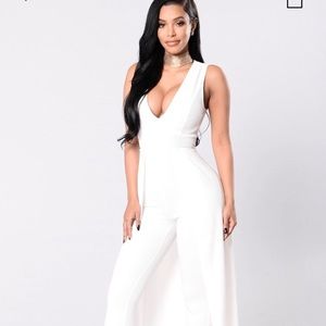 Middle of things jumpsuit in white. New w/ tags.